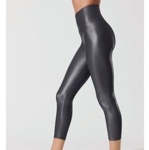 Carbon38 High Waisted Takara Capri